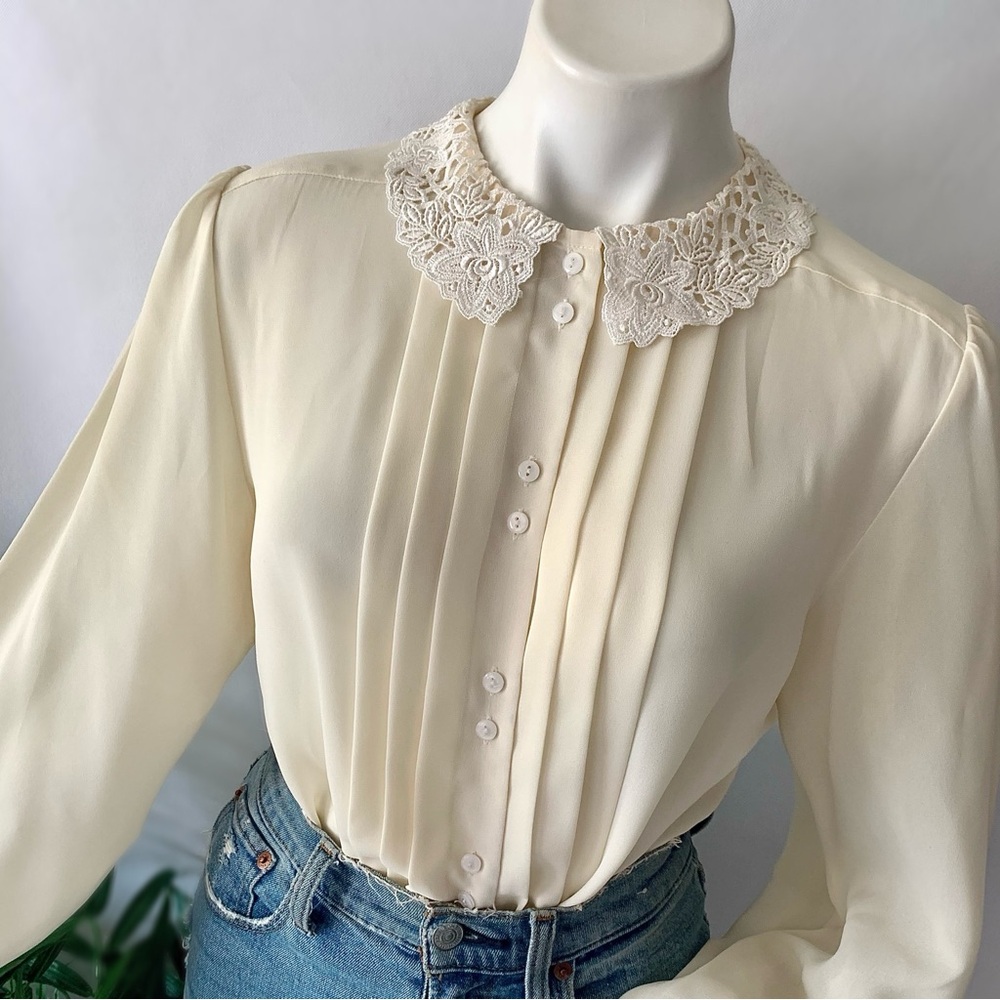 v i n t a g e :: Romantic Lace Collar Pleated Blouse